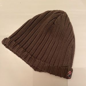 Burberry A Norma Della Legge Knitted Toque
